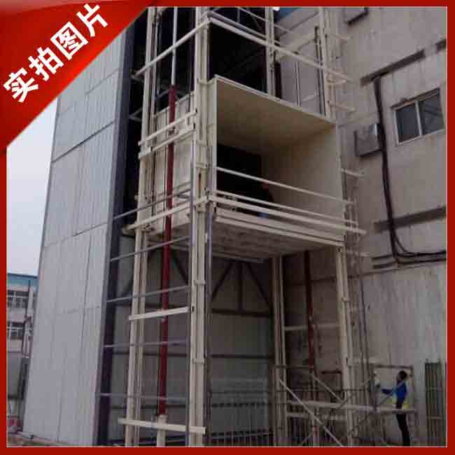 2018年6月重庆地区一台导轨式升降机完成安装！